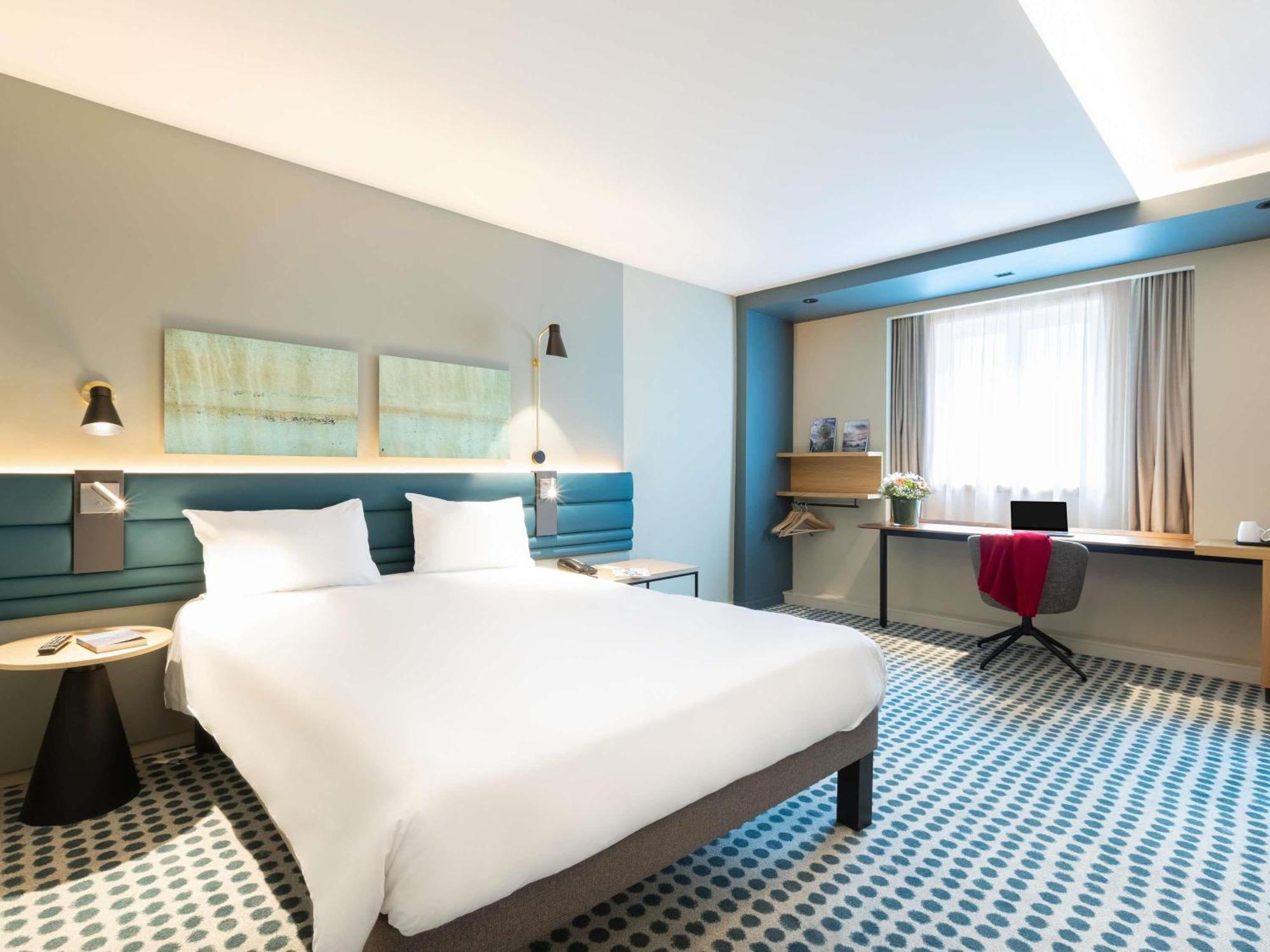 Chambre Lit Queen-Size Supérieure - Accessible aux Personnes à Mobilité Réduite